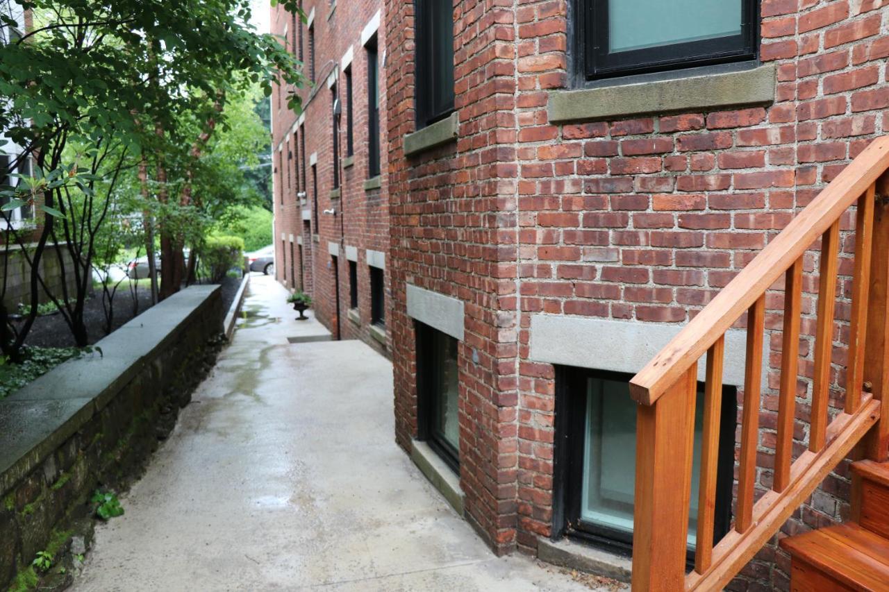 A Stylish Stay W/ A Queen Bed, Heated Floors.. #37 Brookline Zewnętrze zdjęcie